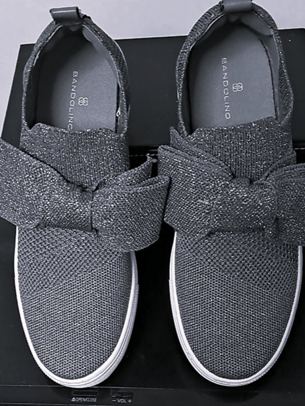 Bandolino Bryce Gray Metallic Mesh Knit Bow Slip On Comfort Sneakers Like New